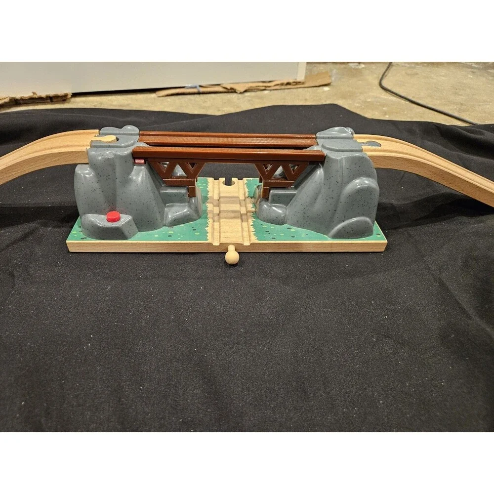 BRIO 33391 COLLAPSING BRIDGE